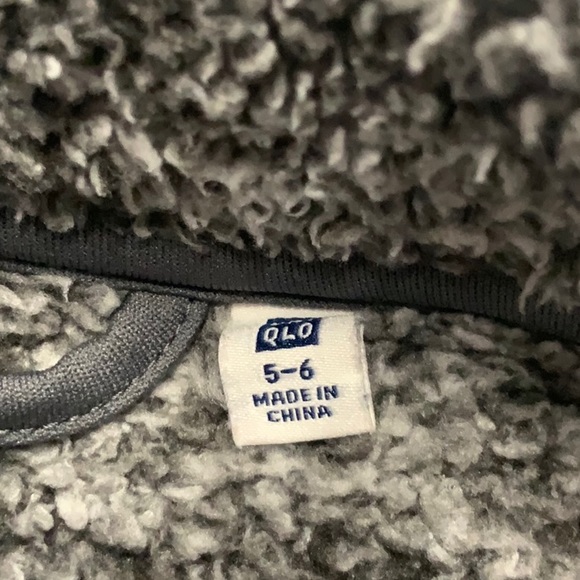 Uniqlo Kids Fluffy Yarn fleece zip sweater, size 5-6 - Picture 4 of 4